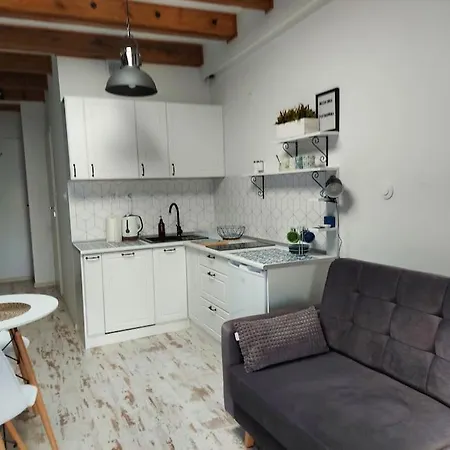 Apartment Sloneczna Klimatyzowana Kawalerka W Sercu Miasta - Piotrkowska 37