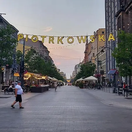 Apartment Sloneczna Klimatyzowana Kawalerka W Sercu Miasta - Piotrkowska 37 Lodz (Lodz)